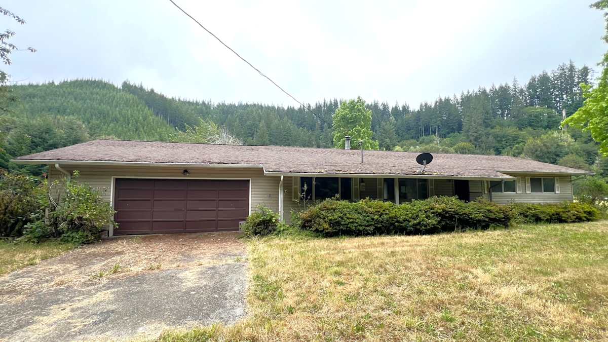 Property photo: 10082 Lone Pine Ln