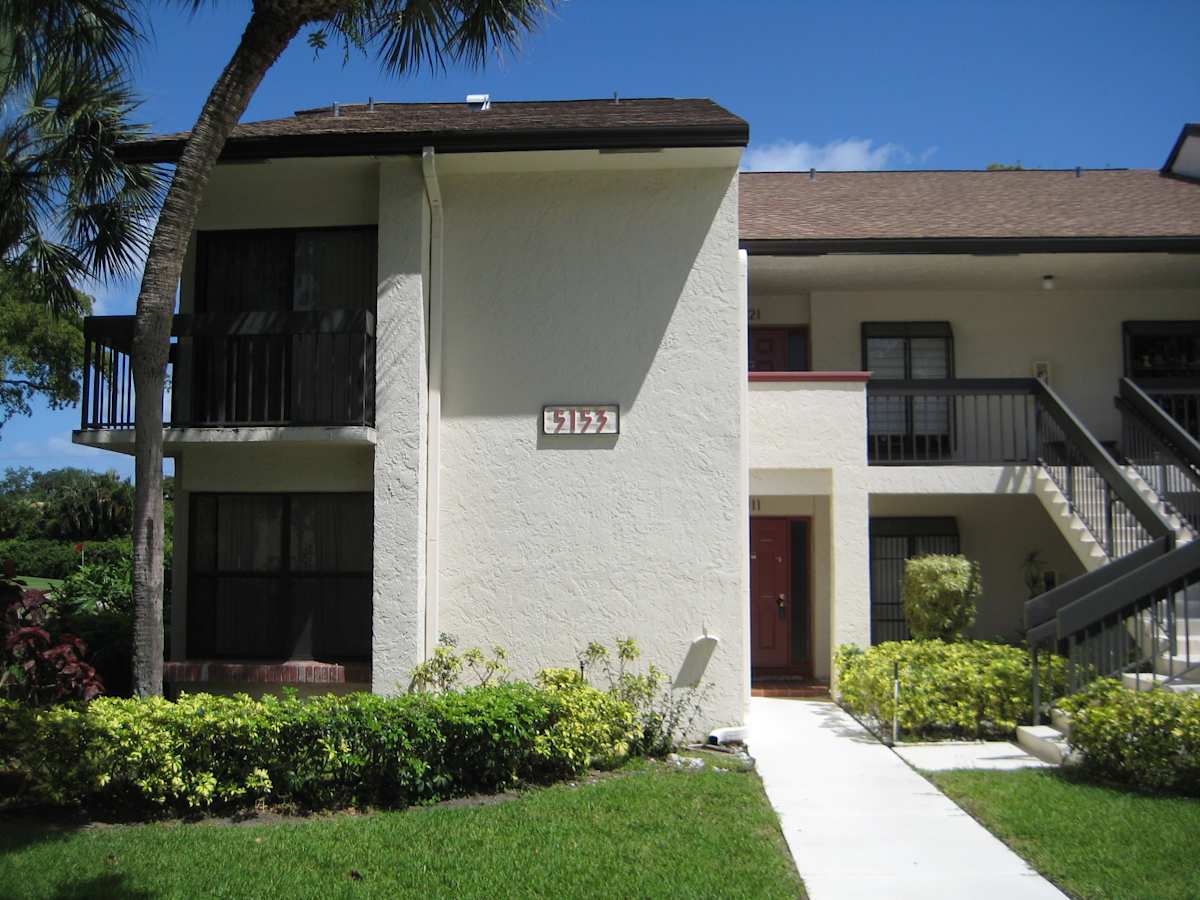 Property photo: 5153 Oak Hill Ln Apt 511