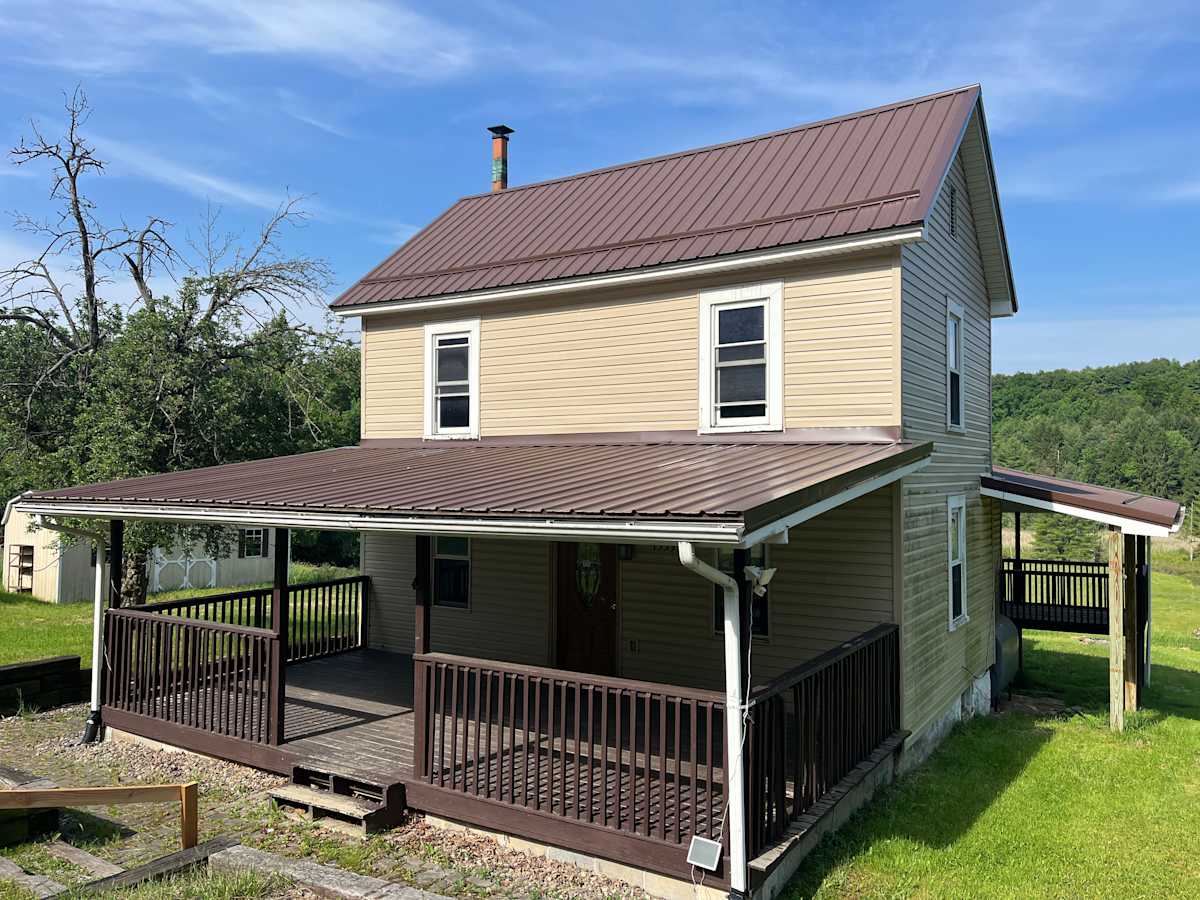 Property photo: 1539 Veterans St