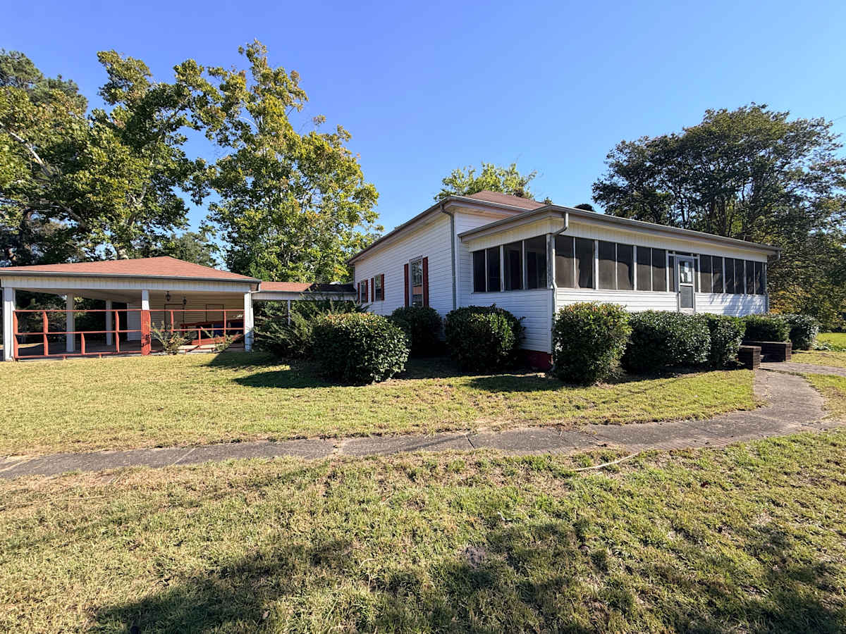 Property photo: 2300 Regan Ave