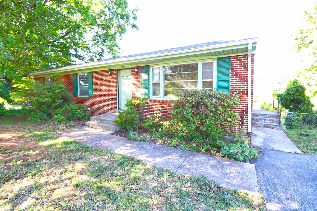 Property photo: 1031 Broadhill Drive