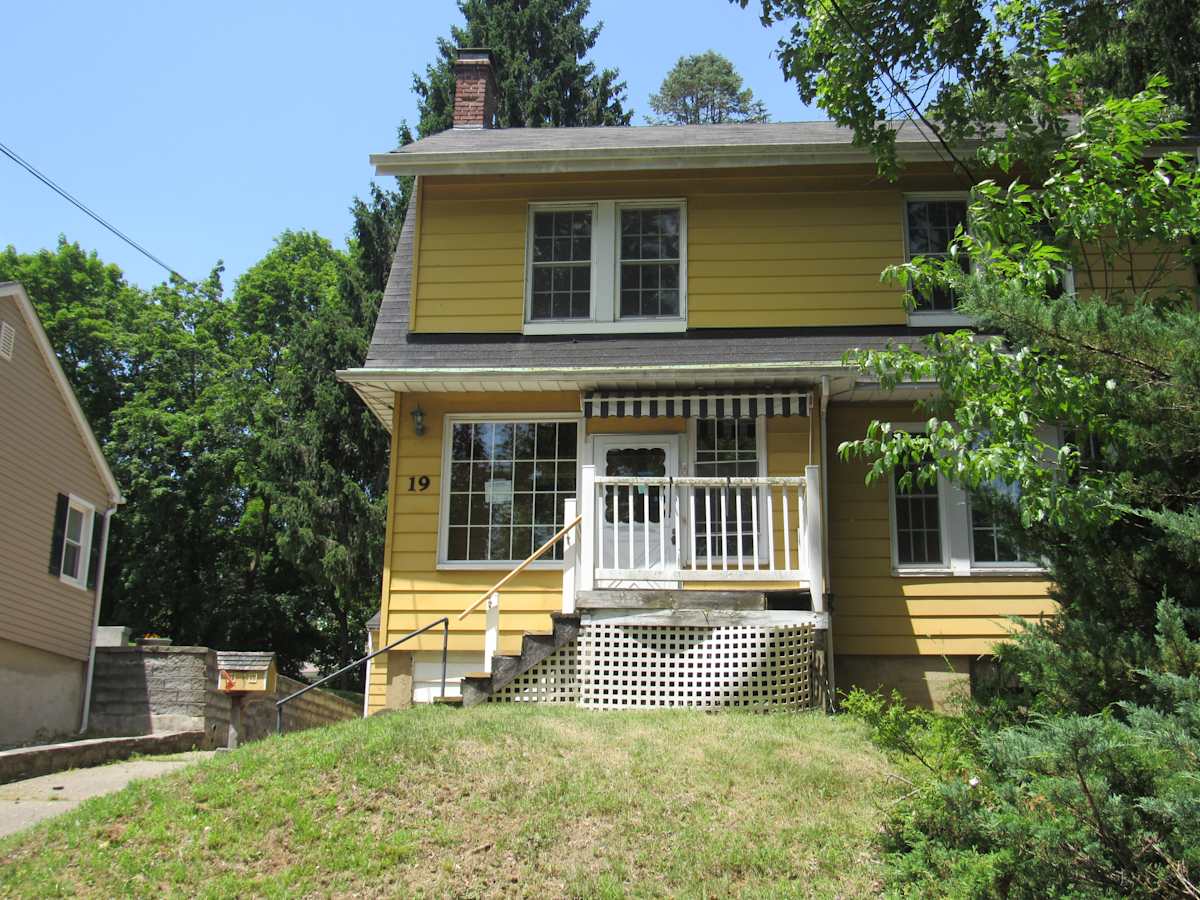 Property photo: 19 New St