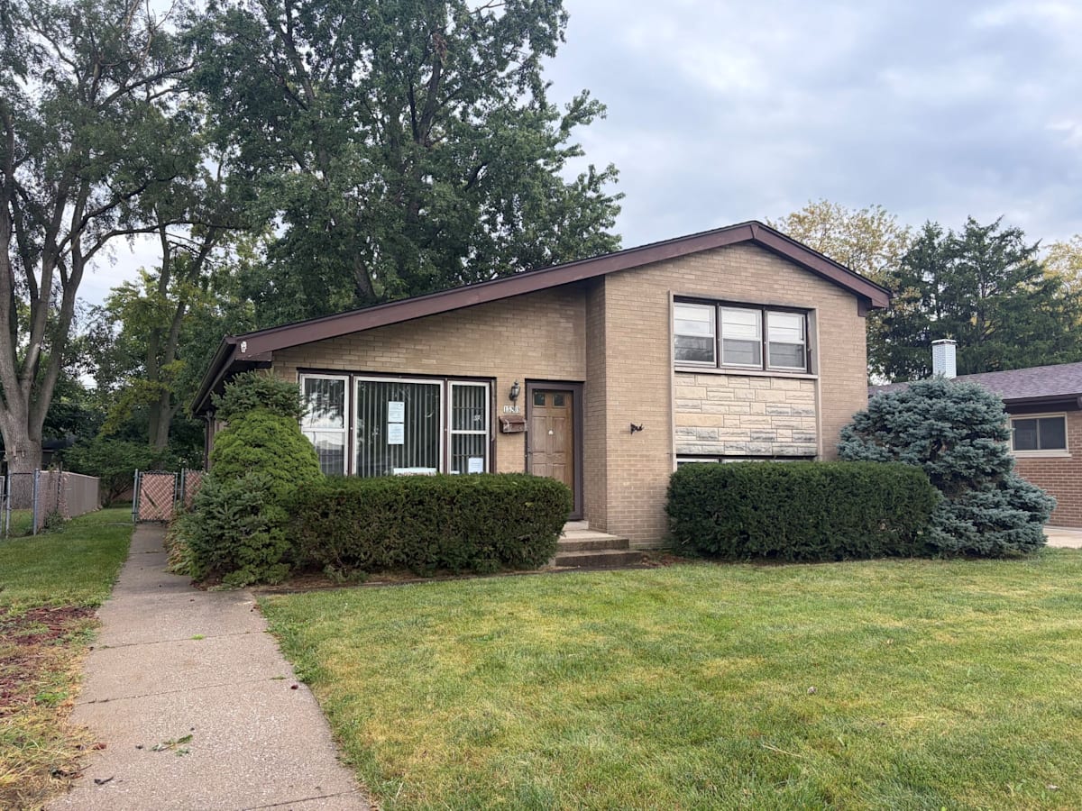 Property photo: 15239 Hamlin Ave