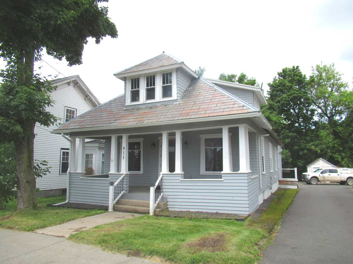 Property photo: 811 Hudson Ave