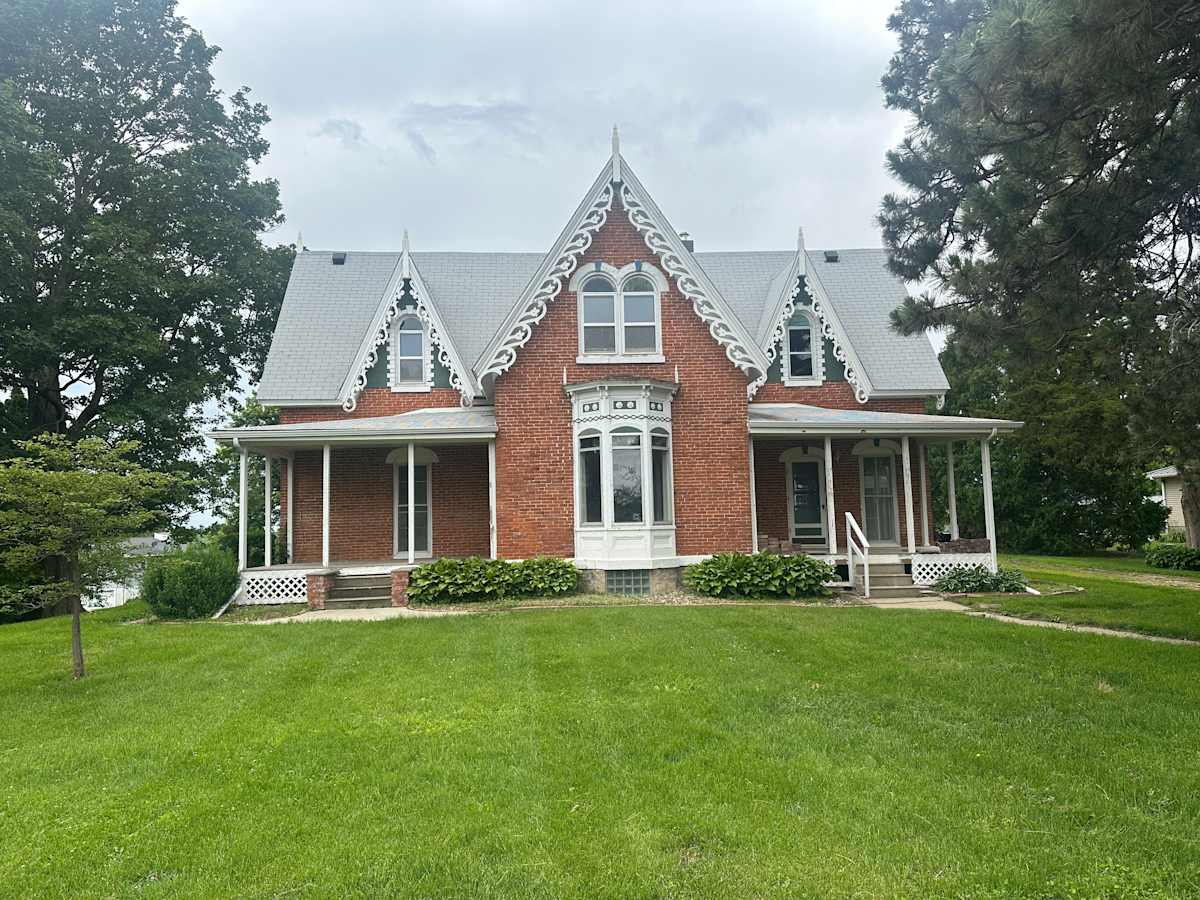 Property photo: 301 3RD Ave