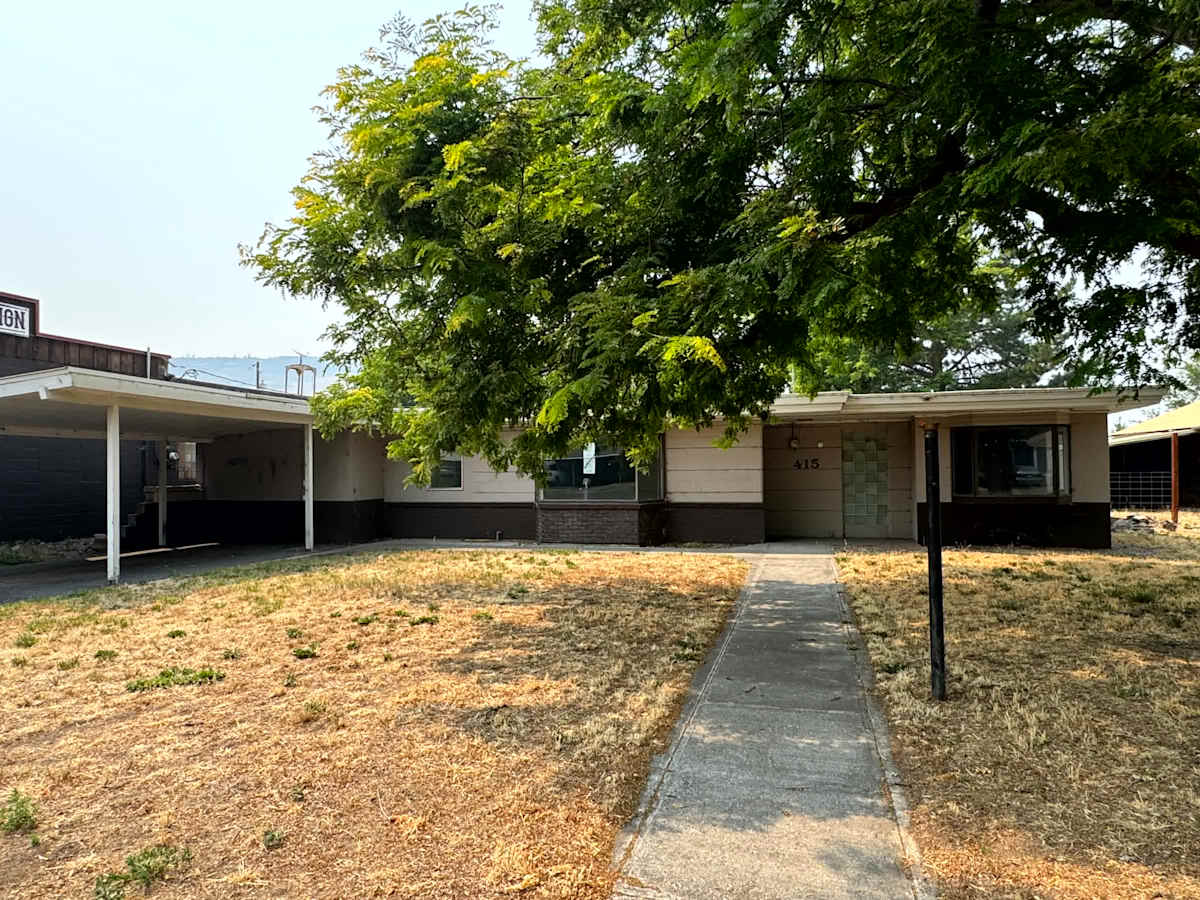 Property photo: 415 NW Locust St