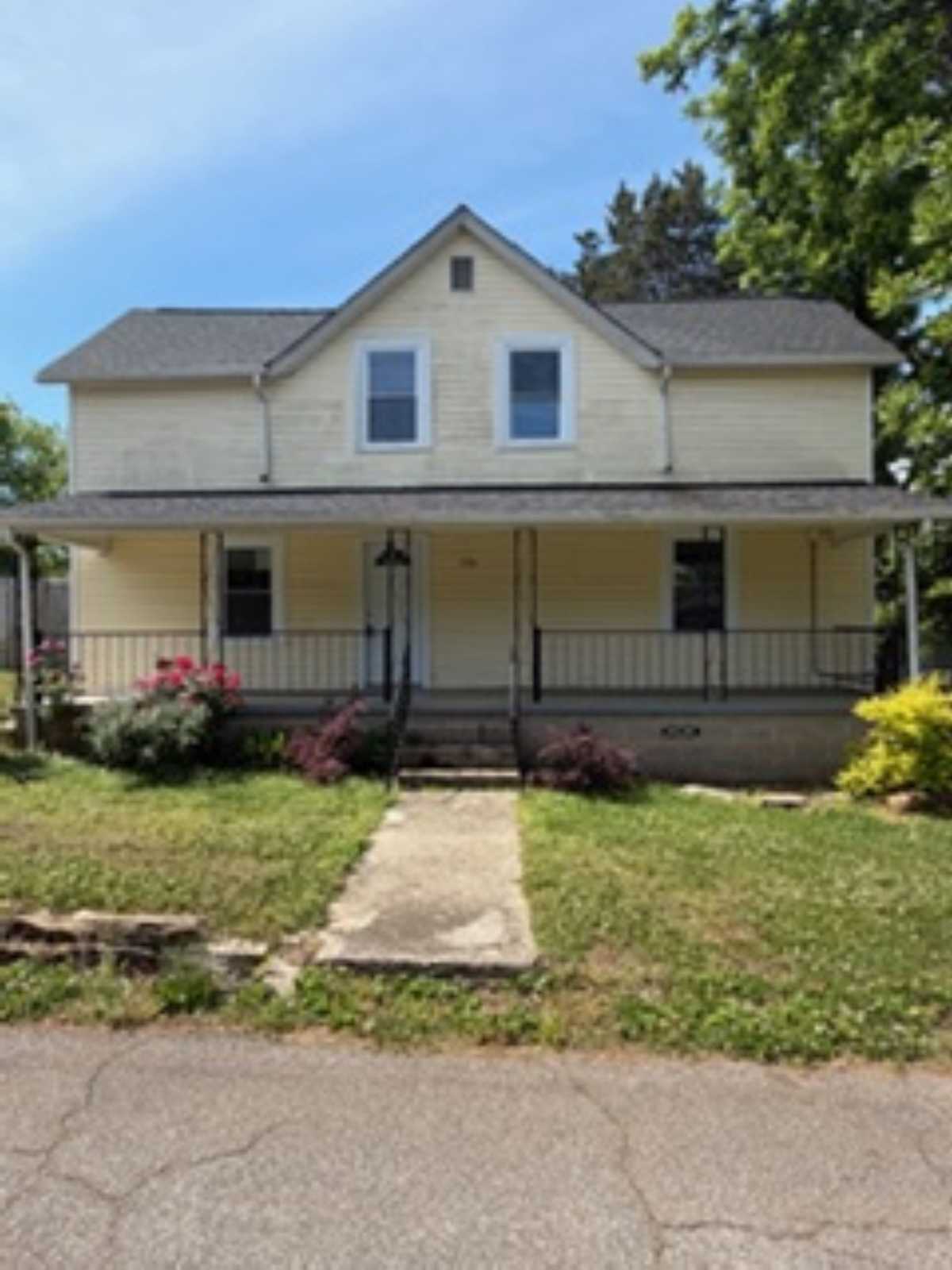 Property photo: 220 Jackson St