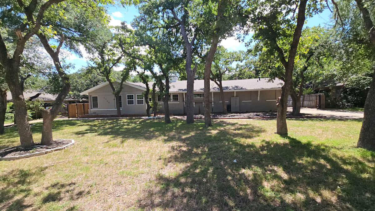 Property photo: 1712 Yolanda Dr
