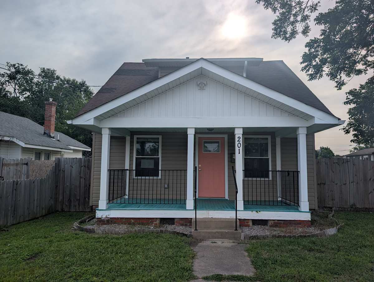 Property photo: 201 N 12TH Ave