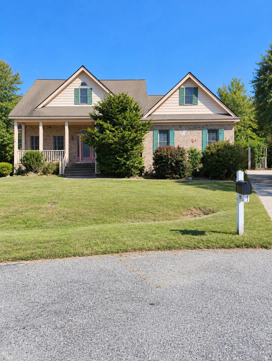 Property photo: 129 Riverwood Ct