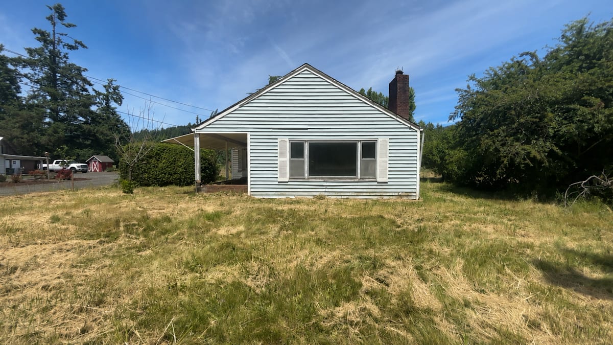 Property photo: 39565 Mckenzie Hwy