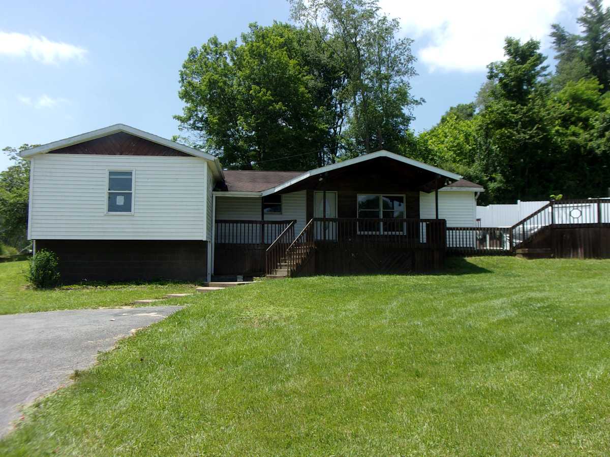 Property photo: 429 Main St