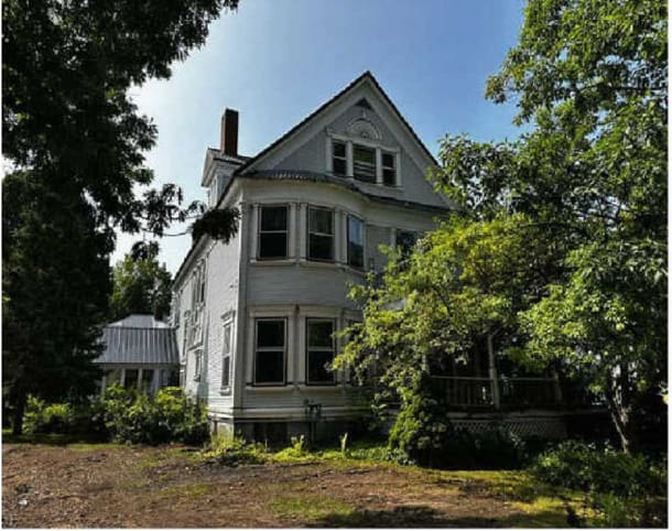 Property photo: 605 Ridge Rd