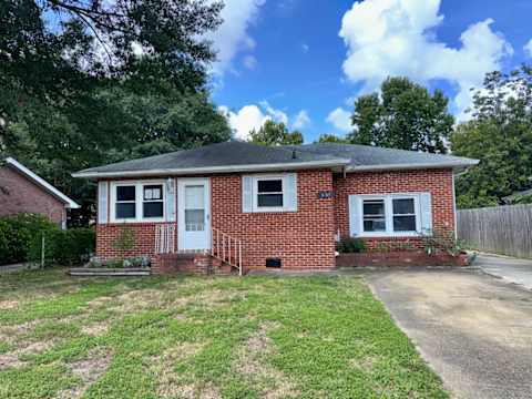 Single Family Home 3BR 2BA - 1605 Hawthorne Dr, Chesapeake, VA