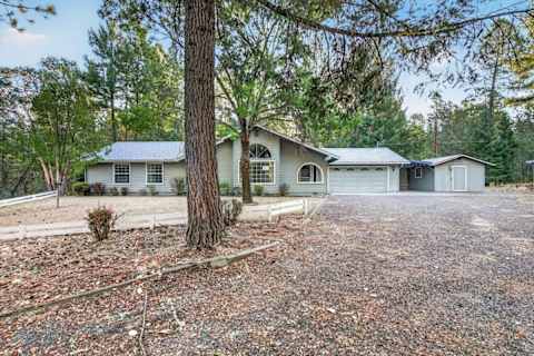 Single Family Home 3BR 2BA - 111 Sherwood Ln, Grants Pass, OR