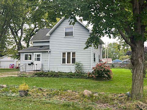 Single Family Home 3BR 1BA - 1710 E Oakland Ave, Austin, MN
