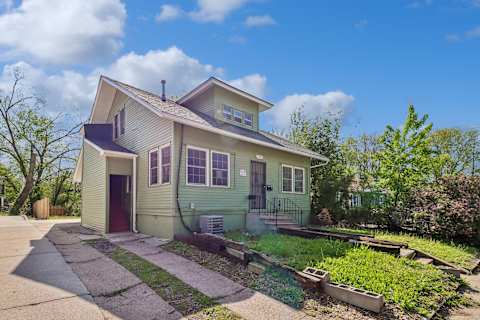 Single Family Home 3BR 2BA - 3103 1st St, Des Moines, IA
