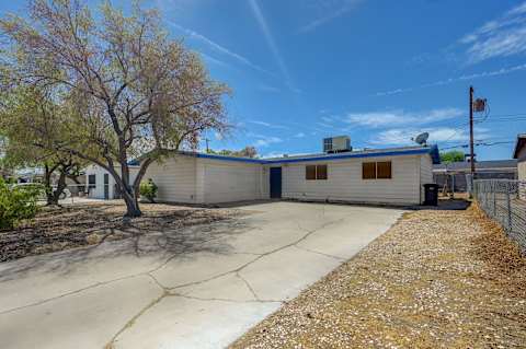 Single Family Home 4BR 2BA - 1209 Helen Ave, North Las Vegas, NV