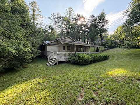 Single Family Home 2BR 2BA - 29 Crystal Springs Trl, Cashiers, NC