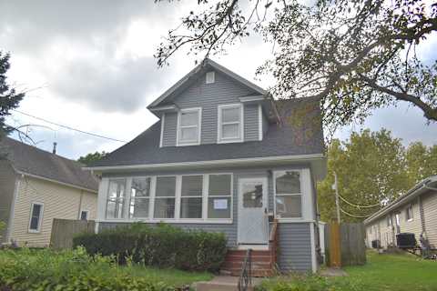 Single Family Home 3BR 1BA - 1841 2nd St, Moline, IL