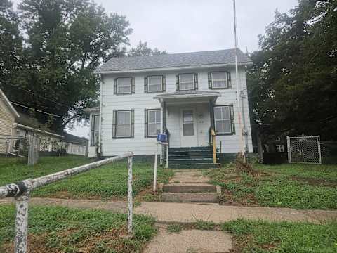 Single Family Home 3BR 1BA - 1104 2nd St, Orion, IL