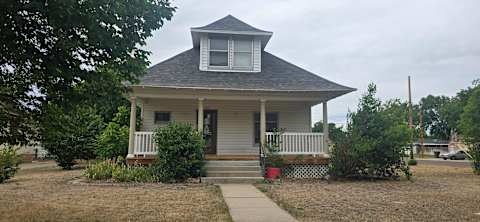 Single Family Home 3BR 3BA - 120 E 5th St, Julesburg, CO