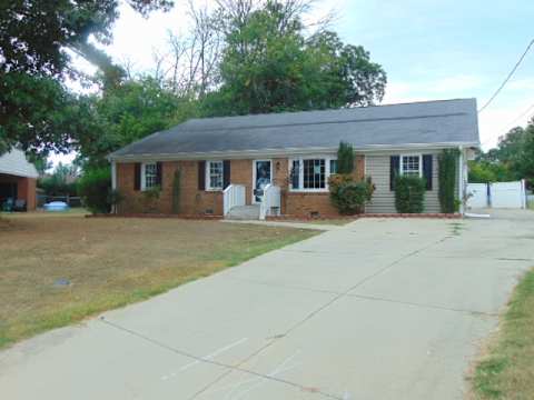 Single Family Home 5BR 3.1BA - 113 Briarcliff Cir, Roanoke Rapids, NC