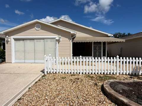 Single Family Home 2BR 2BA - 2459 Laurel Bay Ln, The Villages, FL