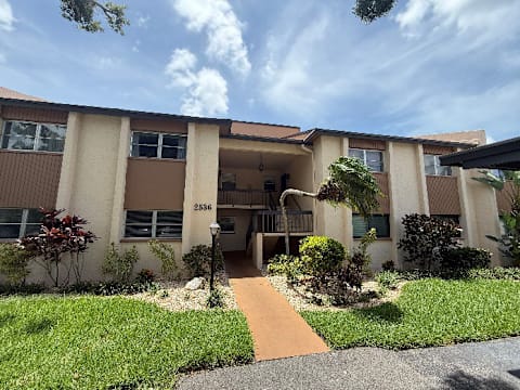 Condo 2BR 2BA - 2536 Clubhouse Cir #202, Sarasota, FL