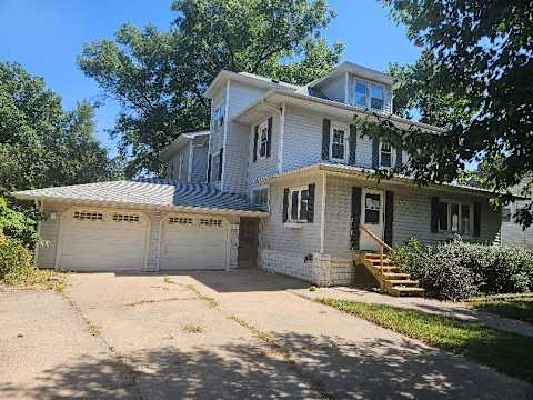 Single Family Home 3BR 2BA - 107 N Baker St, Keota, IA