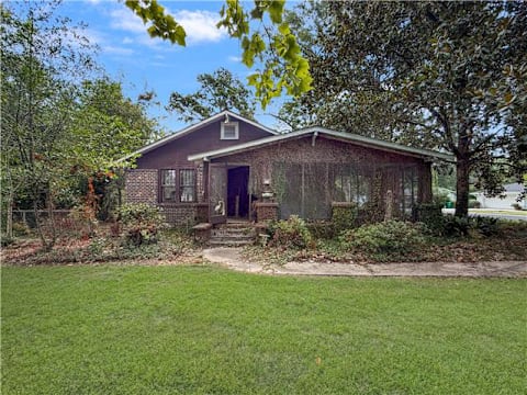 Single Family Home 2BR 2BA - 500 Pine St, Picayune, MS