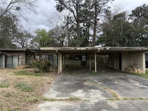 Single Family Home 3BR 2BA - 2476 79th Avenue, Baton Rouge, LA