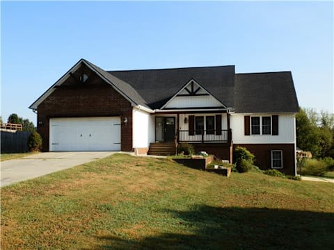 Single Family Home 3BR 2BA - 132 Maloy Lane SE, Calhoun, GA