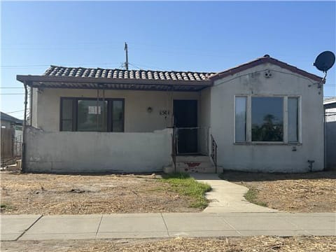 Single Family Home 2BR 1BA - 1505 Hall Ave, Corcoran, CA