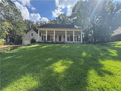 Single Family Home 3BR 3.1BA - 111 Newport Cir, Clinton, MS