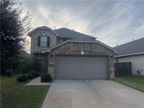 Single Family Home 3BR 2.1BA - 15223 Yellowstone Lake Dr, Humble, TX