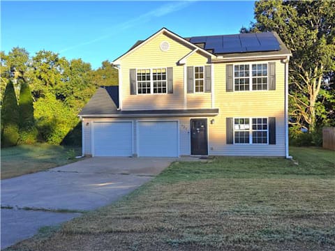 Single Family Home 3BR 2.1BA - 421 Shenandoah Ct, Winder, GA