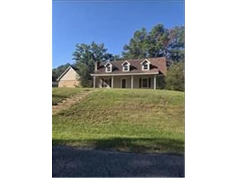 Single Family Home 4BR 2.1BA - 6016 Castle Rd, Vicksburg, MS
