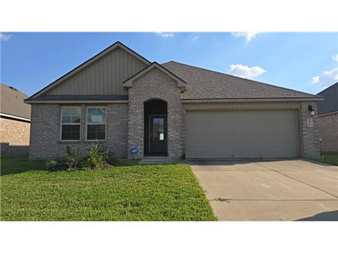 Single Family Home 4BR 2BA - 3814 Barn Owl Drive, Lake Charles, LA