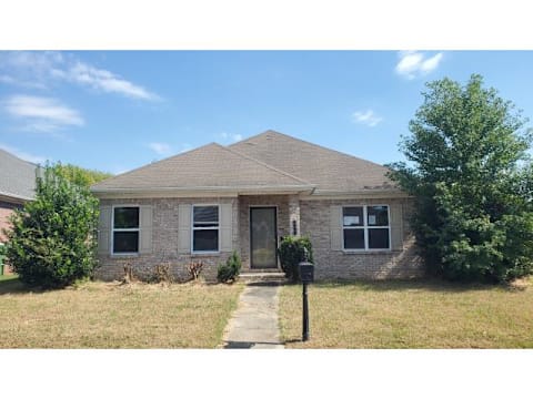 Single Family Home 2BR 2BA - 937 Tracey Ln, Decatur, AL