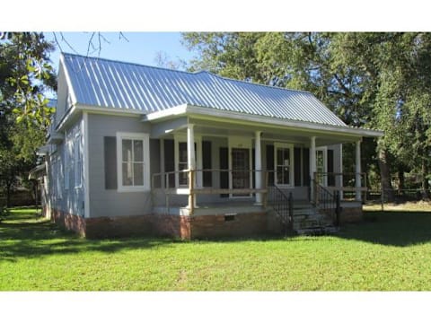 Single Family Home 5BR 2BA - 219 Marion Street, Blackshear, GA
