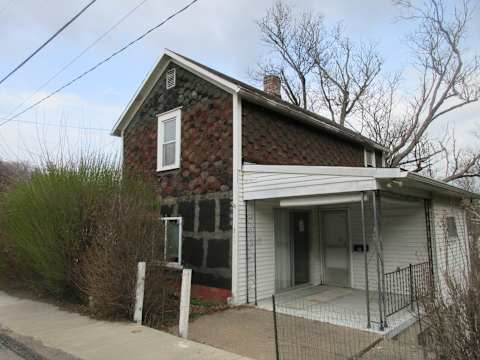 Single Family Home 3BR 1BA - 211 Main St, Bentleyville, PA