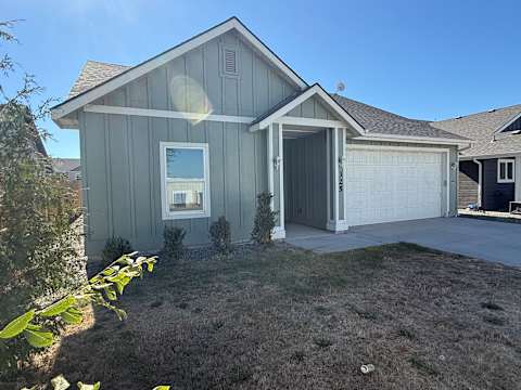 Single Family Home 3BR 2BA - 325 W Nevada Ave, Homedale, ID