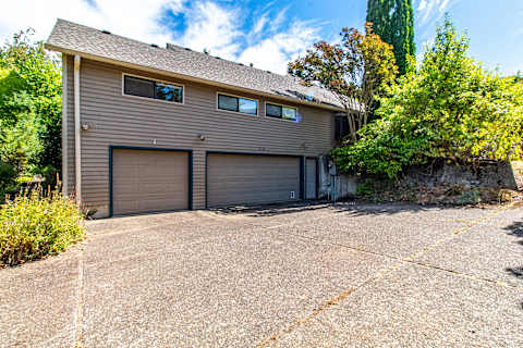 Single Family Home 3BR 2BA - 15329 Sw Sunset Blvd, Sherwood, OR