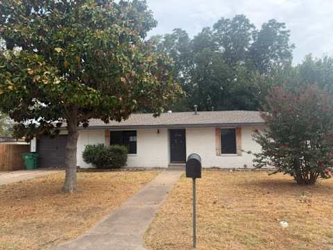 Single Family Home 3BR 2BA - 1109 Nugent St, Bowie, TX