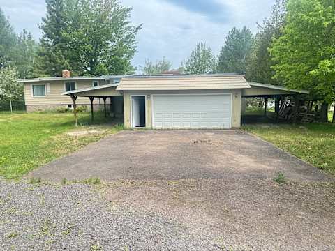 Single Family Home 3BR 2BA - 41261 Half Moon Beach Rd, Chassell, MI