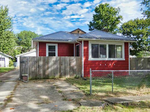 Single Family Home 2BR 1BA - 833 Burns St, Niles, MI
