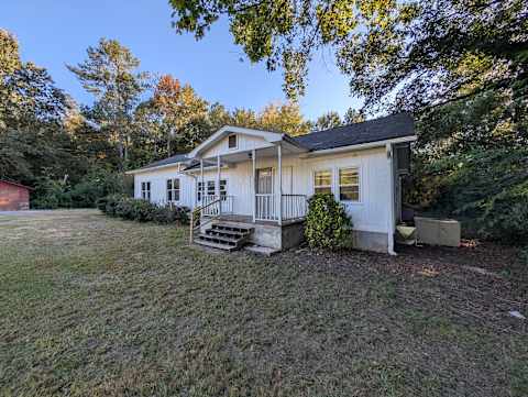 Single Family Home 3BR 2BA - 5219 Summerland Hwy, Leesville, SC