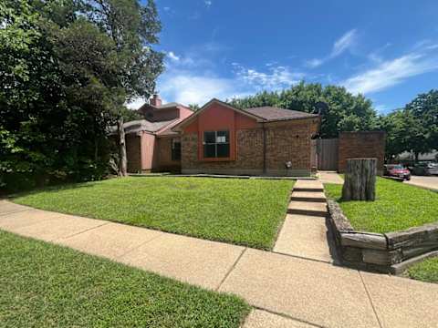 Single Family Home 3BR 2BA - 10204 Oak Terrace Cir, Dallas, TX