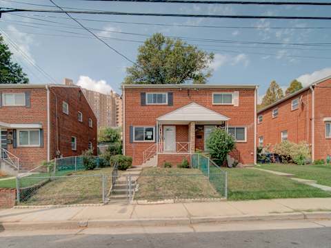 Single Family Home 3BR 1BA - 44 W Taylor Run Pkwy, Alexandria, VA